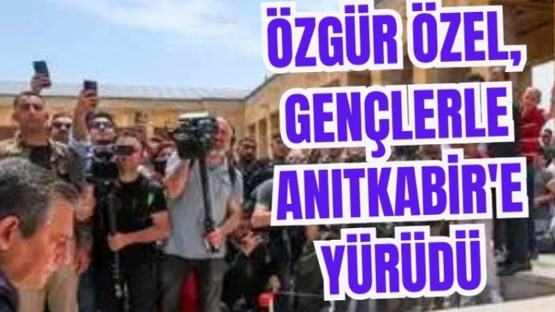 Özgür Özel, gençlerle Anıtkabir'e yürüdü